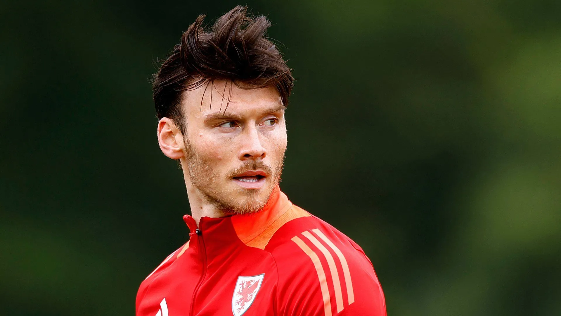 Kieffer Moore thi đấu cho đội tuyển xứ Wales, mục tiêu chuyển nhượng của Wrexham