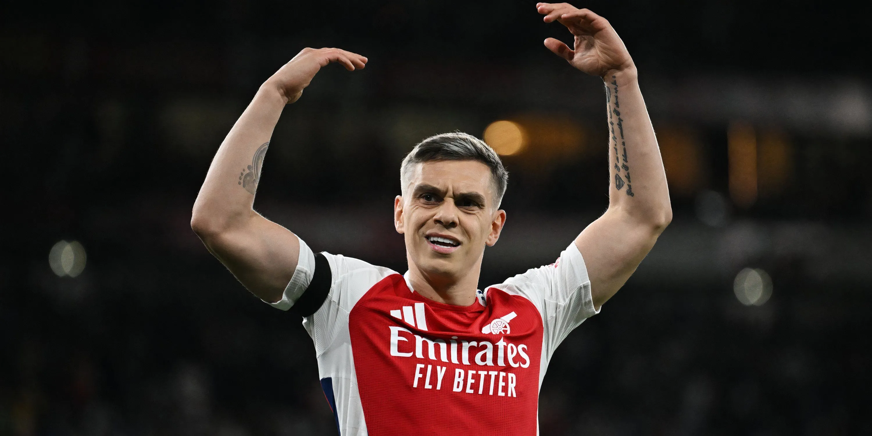 Leandro Trossard, cầu thủ chạy cánh của Arsenal, đứng trước tin đồn rời Emirates