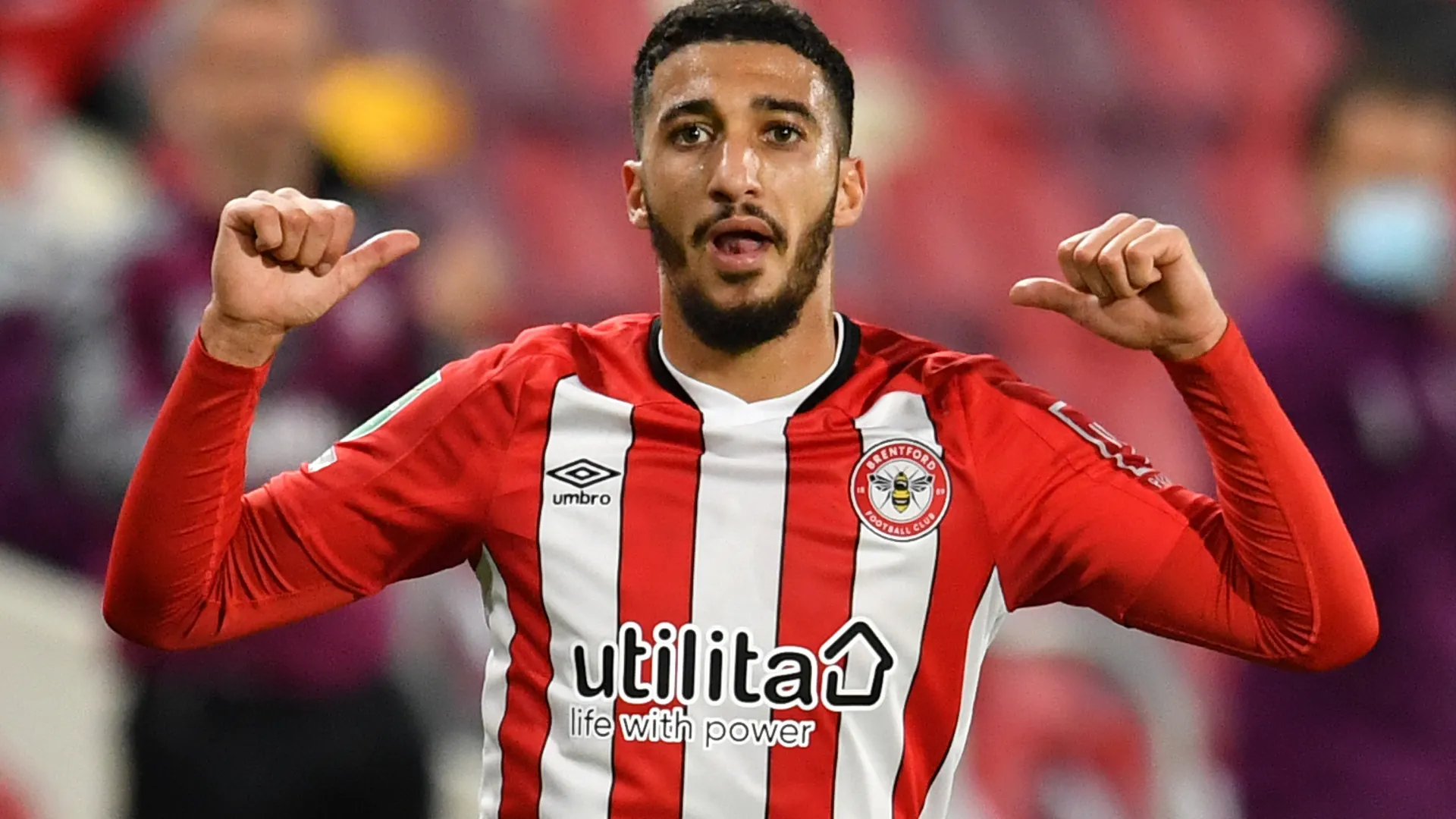 Ngôi sao Said Benrahma của Brentford phô diễn kỹ năng đi bóng ma thuật tại giải hạng Nhất Anh