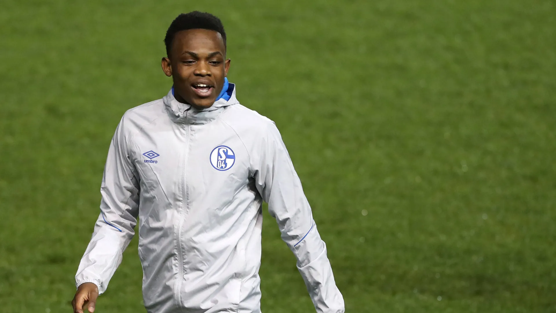 Rabbi Matondo trong màu áo Schalke 04 sau vụ chuyển nhượng từ Manchester City
