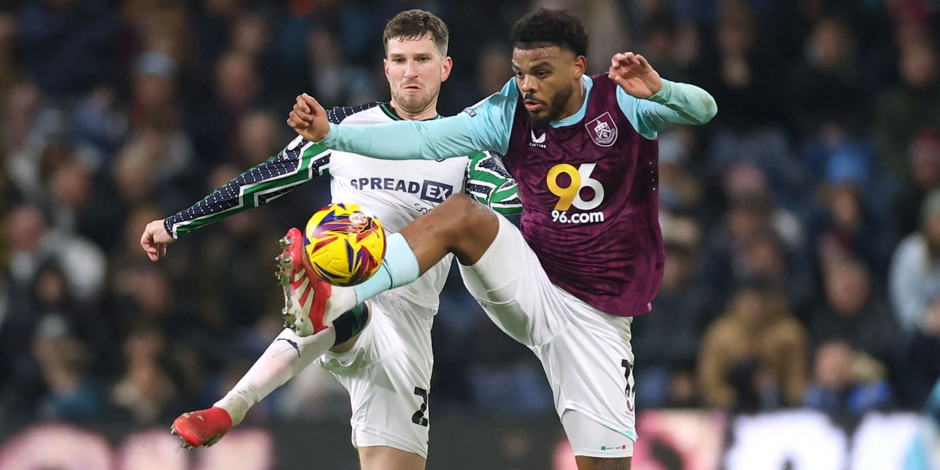 Thống kê cho thấy Charlie Cresswell có thể là lựa chọn tốt hơn Chris Mepham