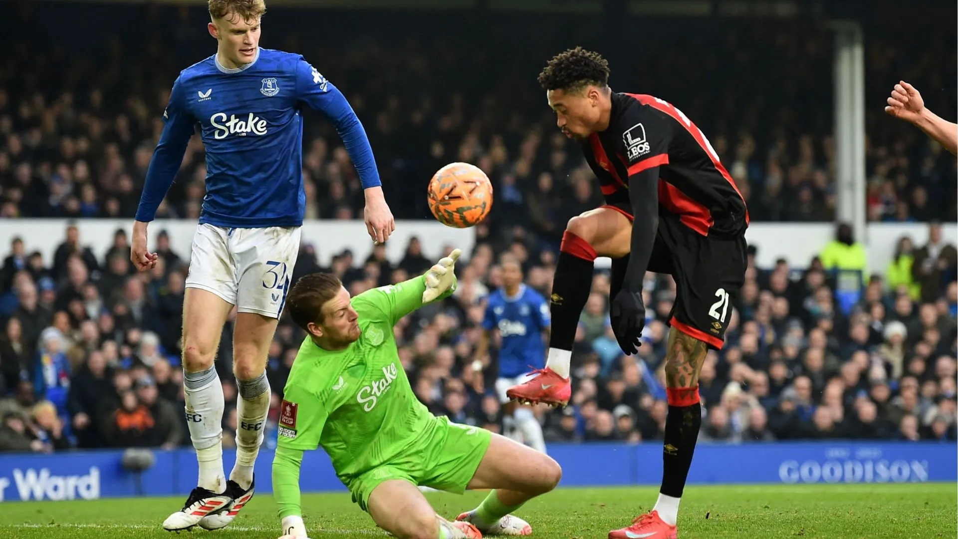 Tiền đạo Daniel Jebbison trong màu áo AFC Bournemouth