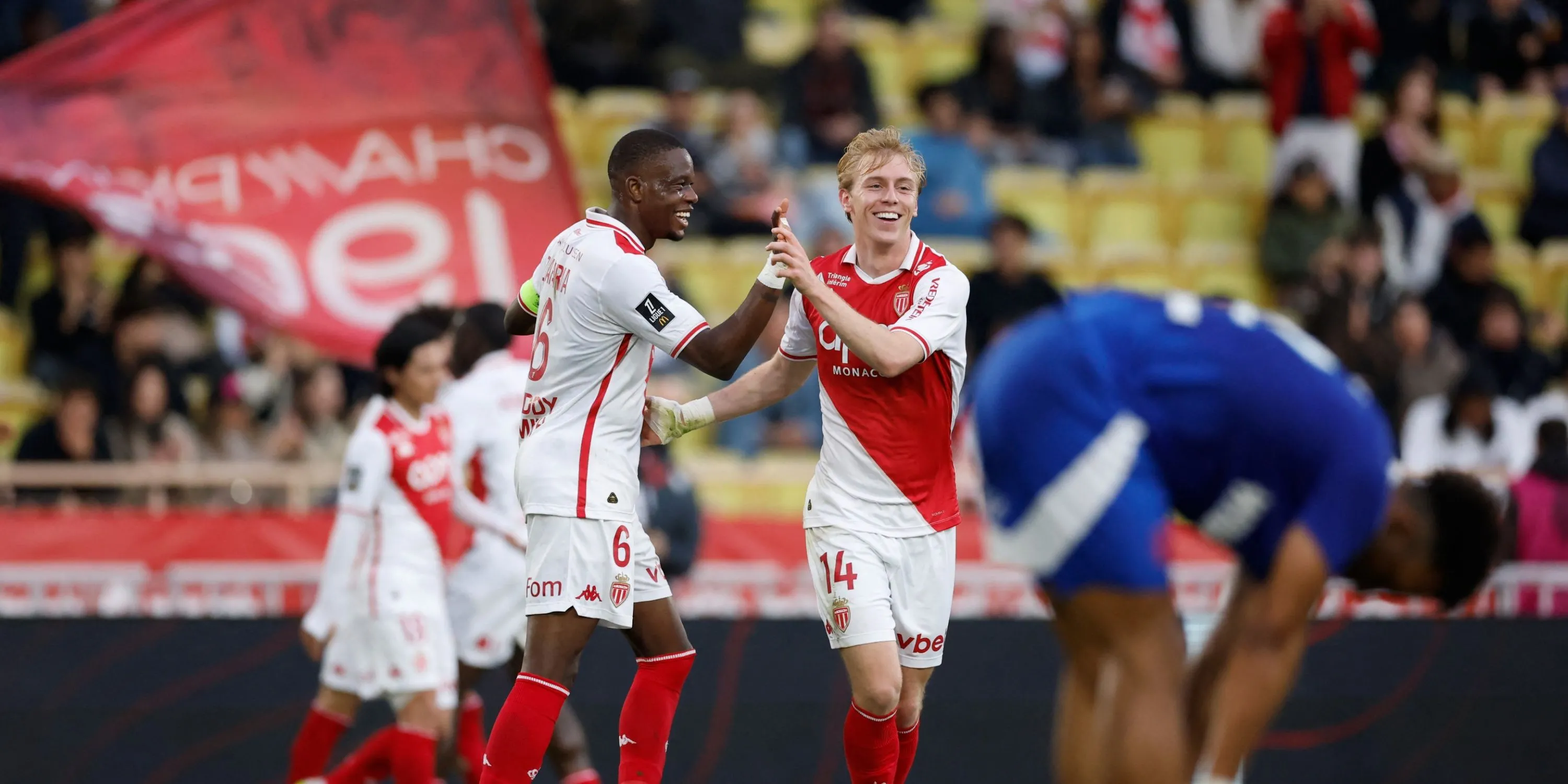 Tiền đạo Mika Biereth của AS Monaco trong tầm ngắm của Wolves