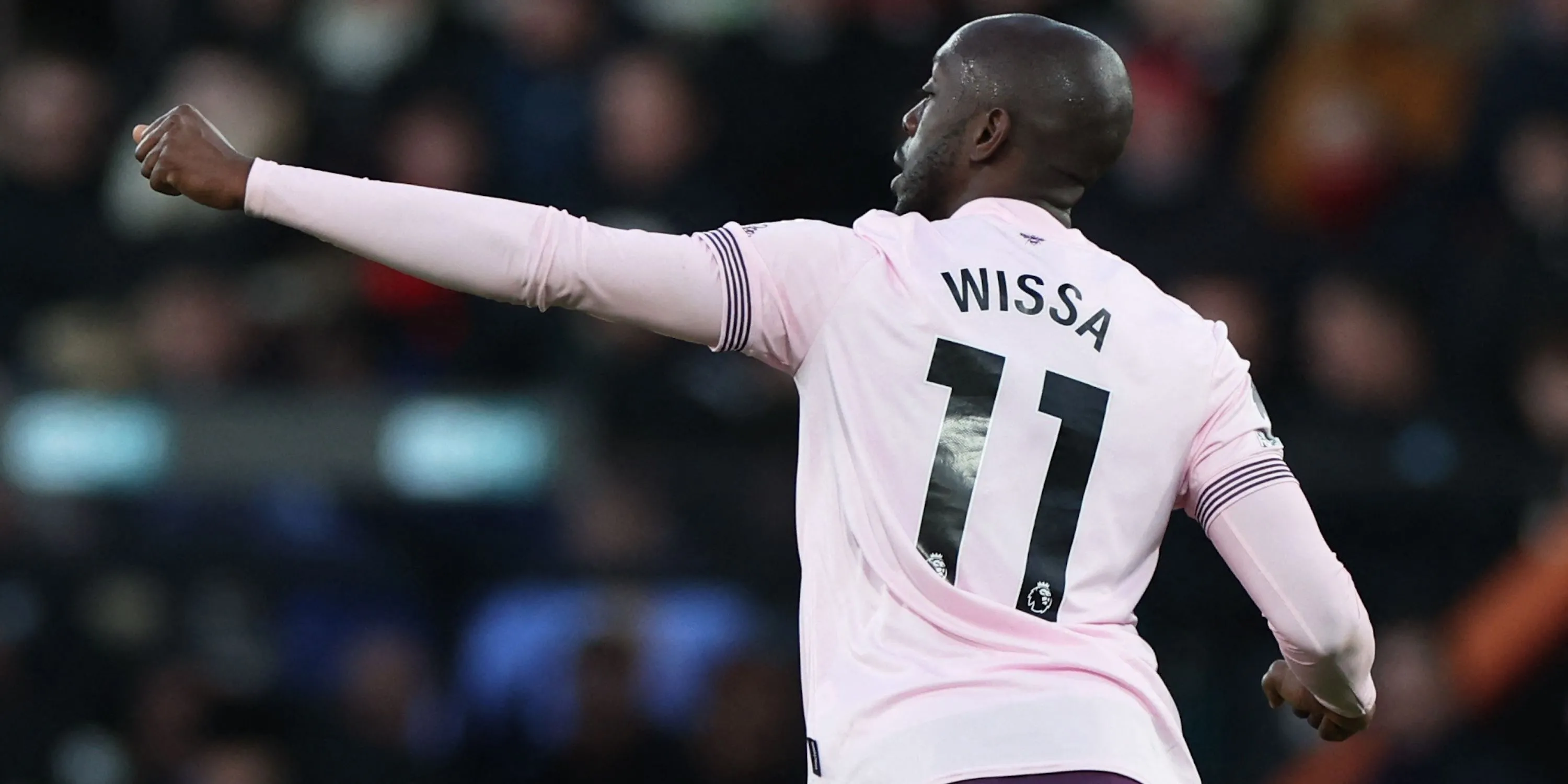 Tiền đạo Yoane Wissa ăn mừng bàn thắng cho Brentford