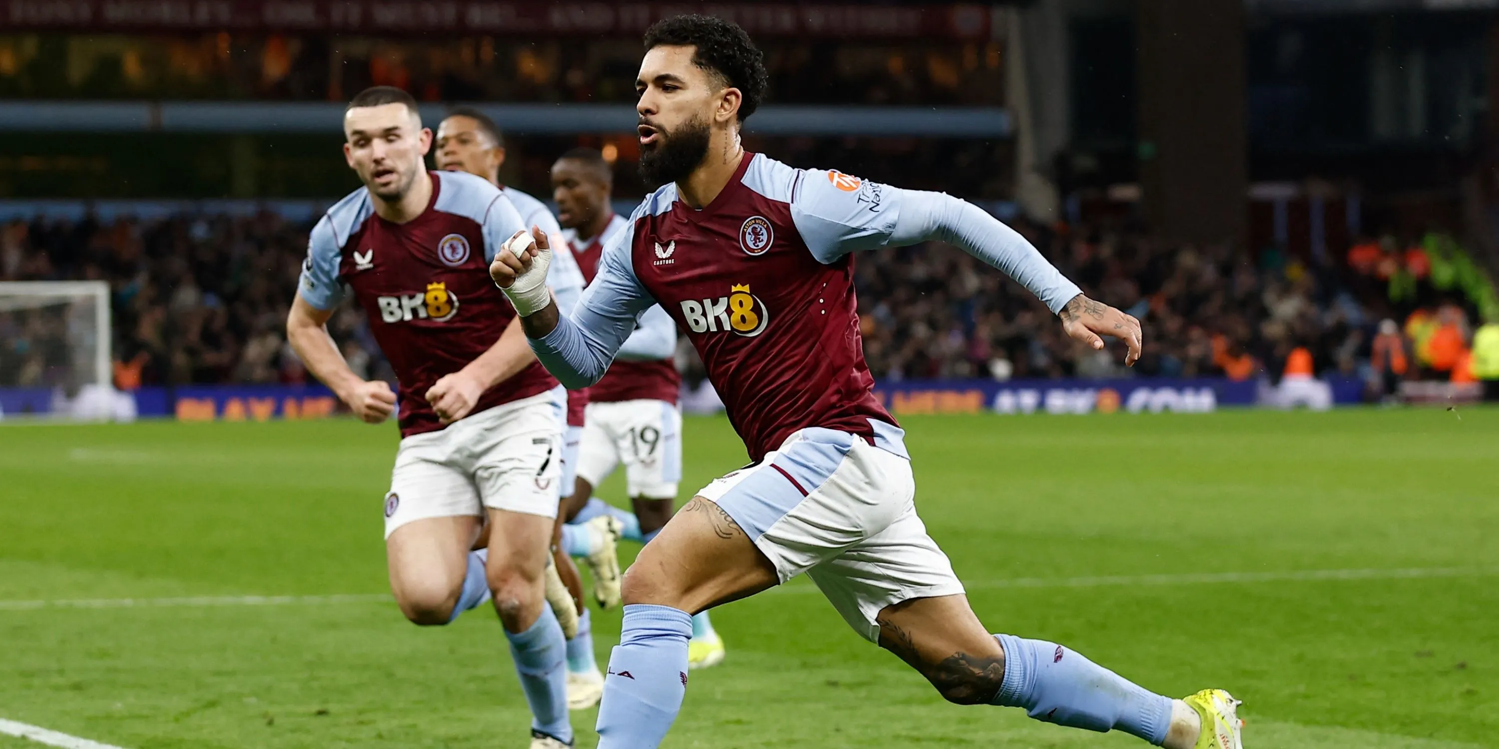 Tiền vệ Douglas Luiz trong giai đoạn đỉnh cao phong độ tại Aston Villa