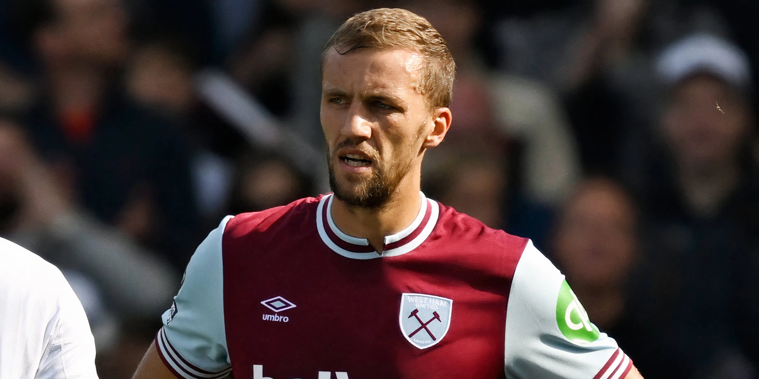 Tiền vệ Tomas Soucek thi đấu năng nổ trong màu áo West Ham United tại Ngoại hạng Anh