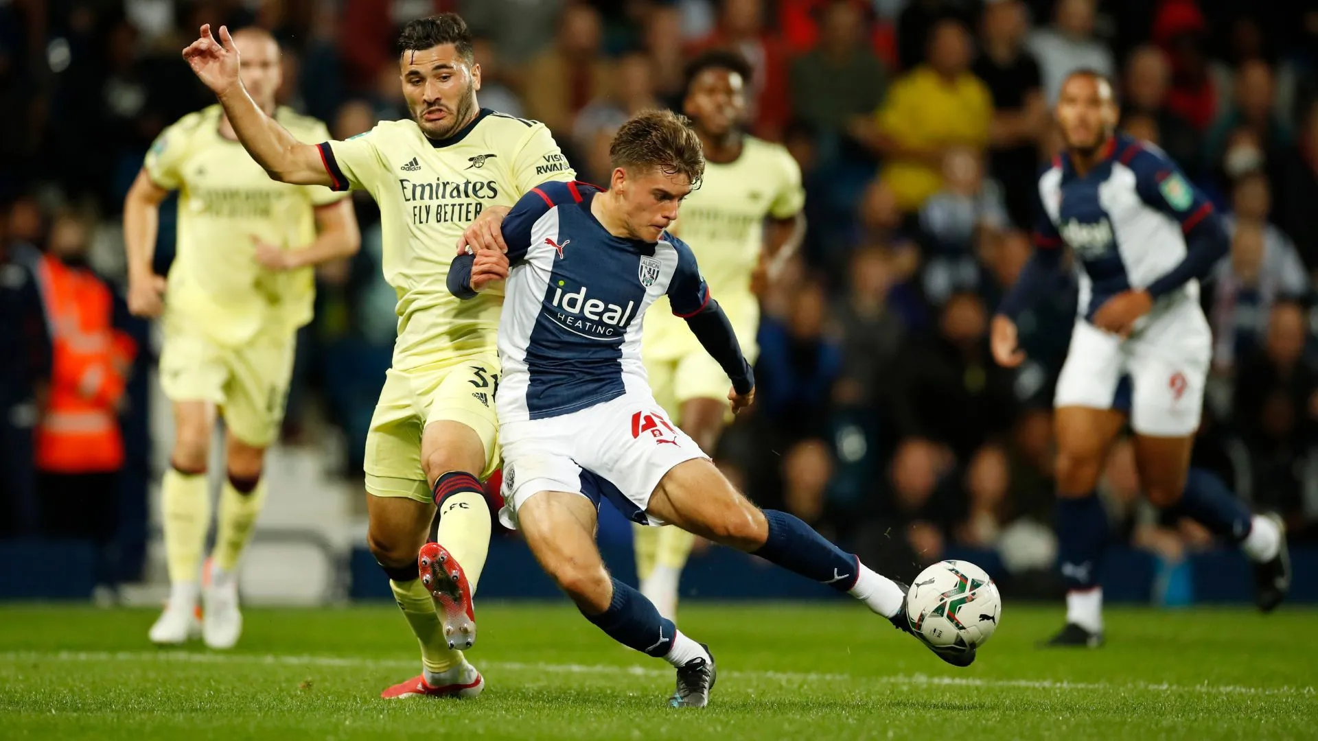 Tiền vệ trẻ Tom Fellows trong màu áo West Bromwich Albion, đang là mục tiêu chuyển nhượng hàng đầu của các CLB Ngoại hạng Anh