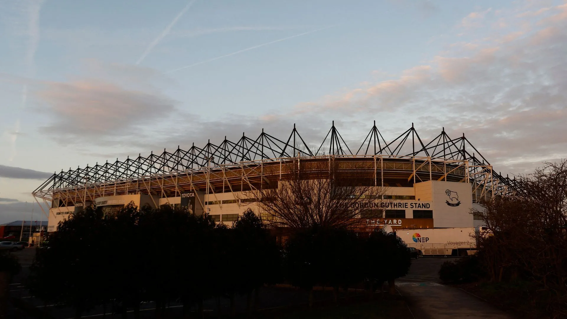 Toàn cảnh sân vận động Pride Park, sân nhà của Derby County đón tân binh Patrick Agyemang