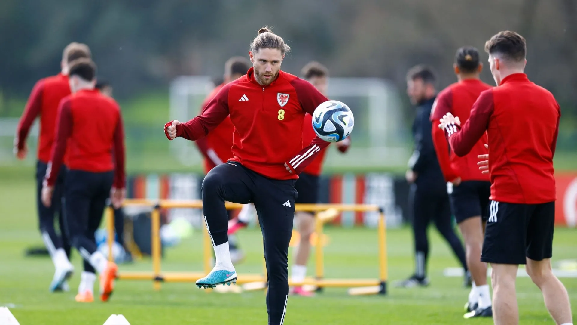 Wes Burns linh hoạt trong vai trò wing-back và tiền vệ cánh tại Ipswich Town