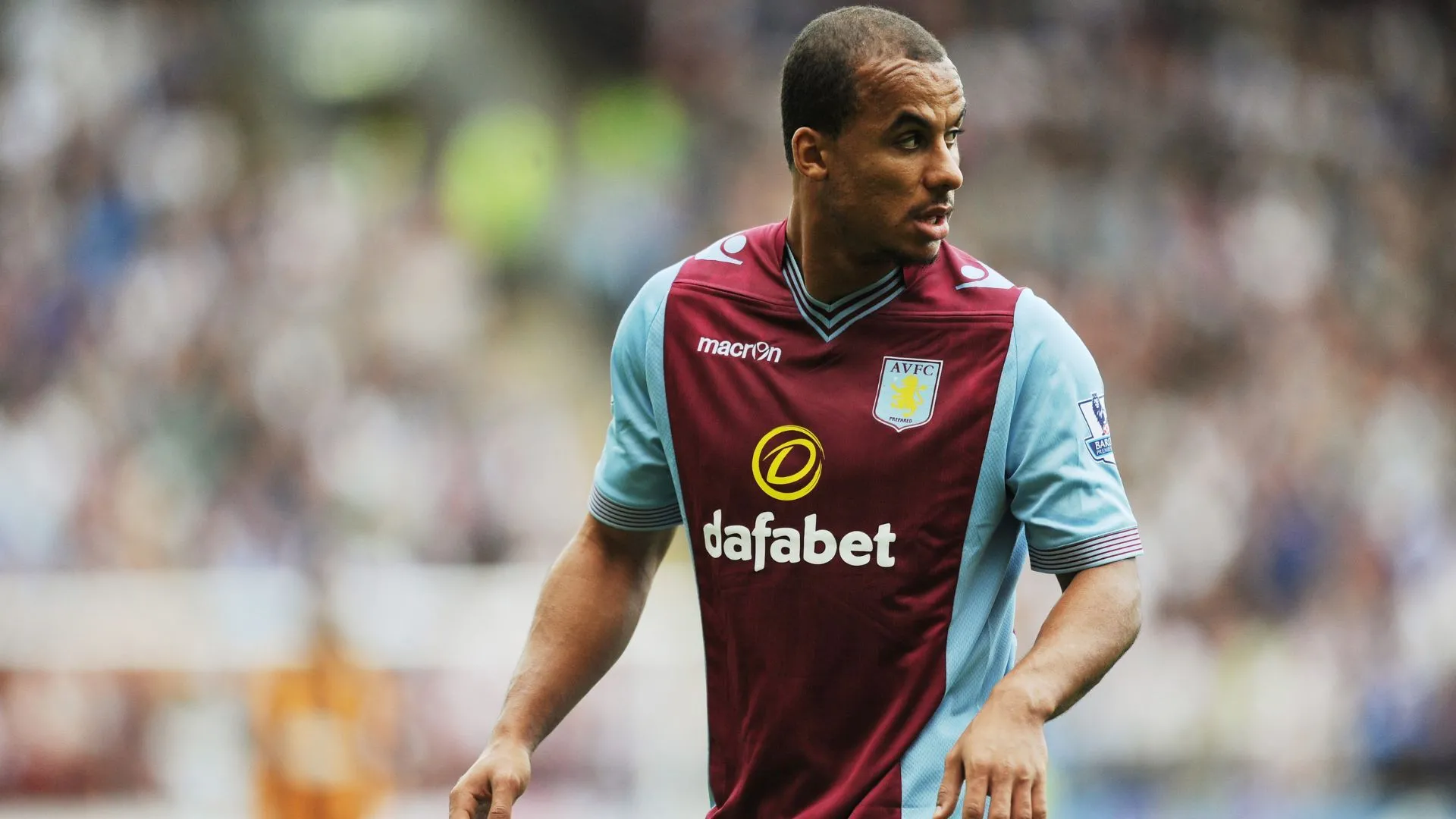 Agbonlahor trong giai đoạn đầu sự nghiệp, thể hiện sự kiên trì vượt khó.