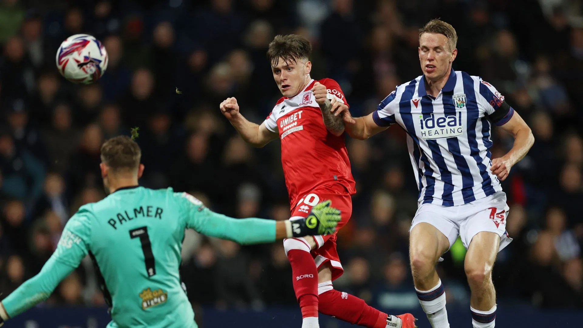 Cầu thủ West Brom trong trận đấu tại giải hạng nhất Anh Championship