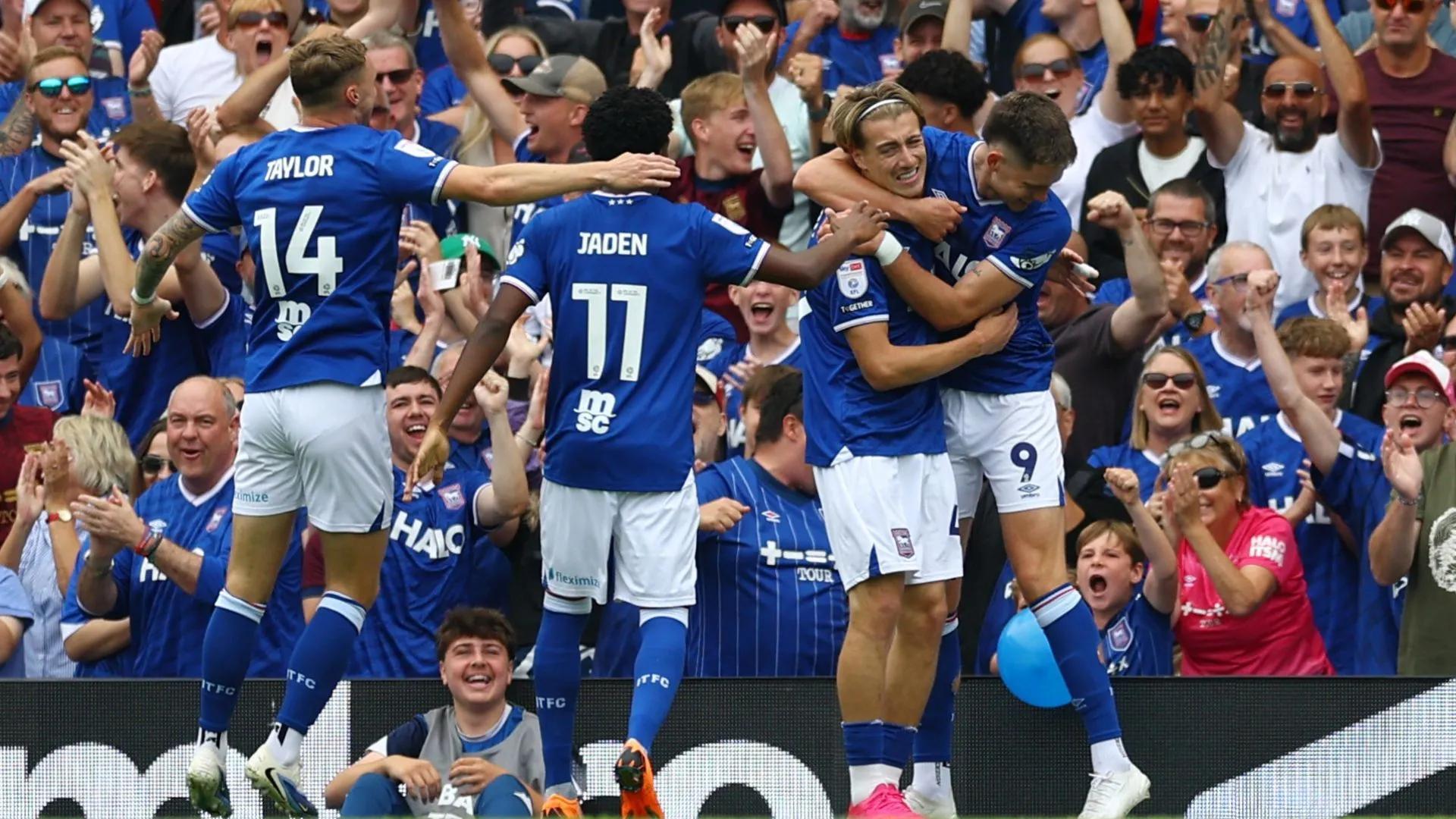 Jack Clarke và các cầu thủ Ipswich Town thi đấu tại Premier League mùa giải mới, biểu tượng sức mạnh của câu lạc bộ