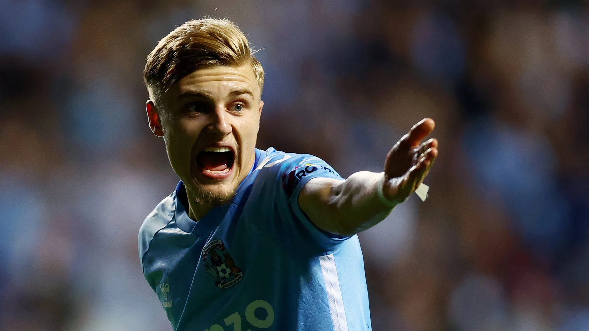Norman Bassette thi đấu cho Coventry City, hy vọng tìm kiếm cơ hội ở Utrecht