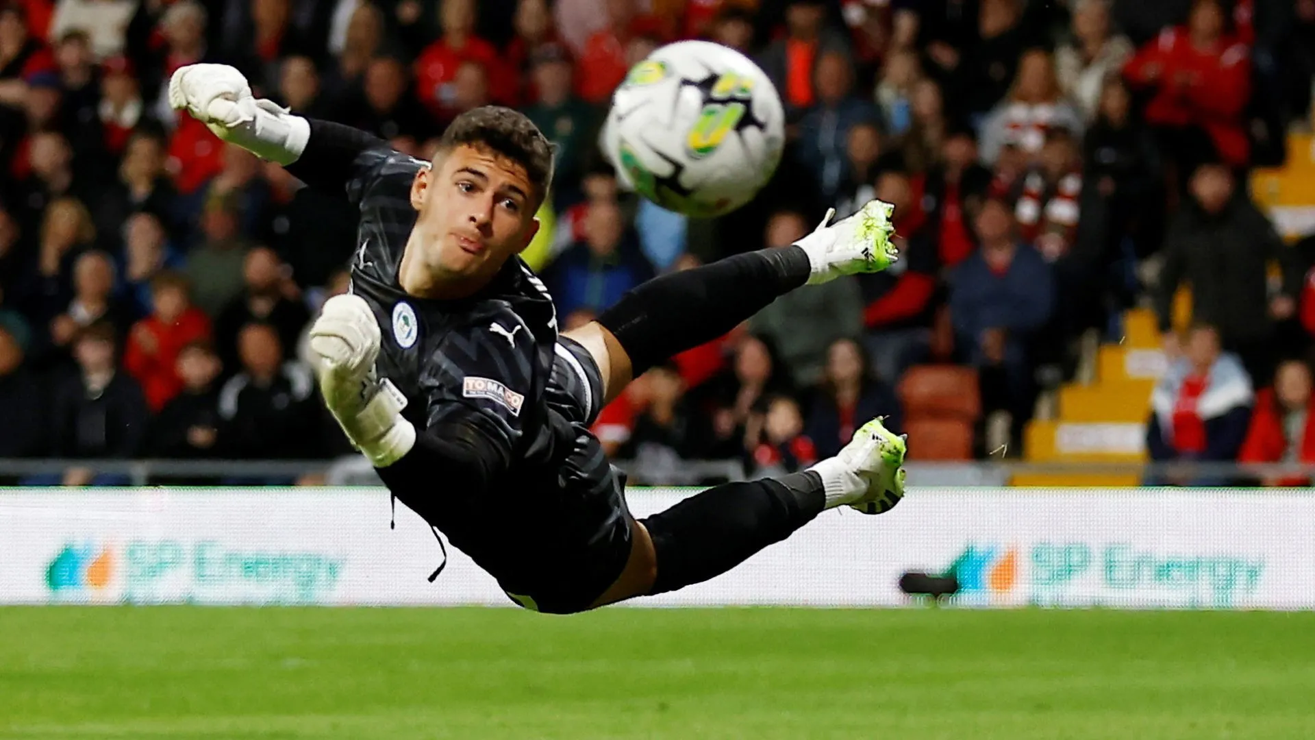 Thủ môn Sam Tickle của Wigan Athletic, mục tiêu hàng đầu của Sheffield United sau mùa giải League One ấn tượng.