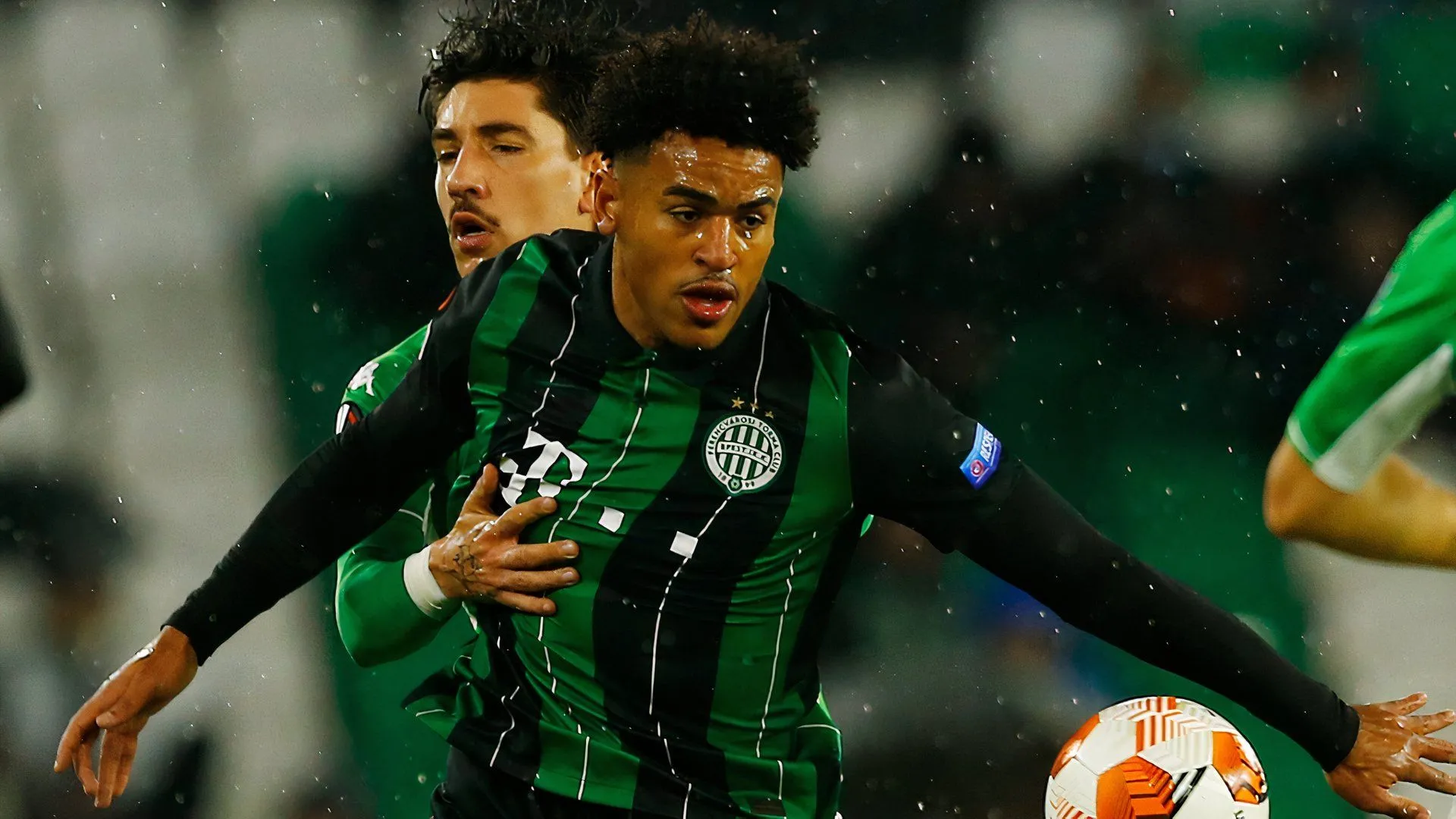 Tiền đạo Ryan Mmaee của Stoke City, cầu thủ dính chấn thương liên miên và đứng trước nguy cơ bị thanh lý hợp đồng.