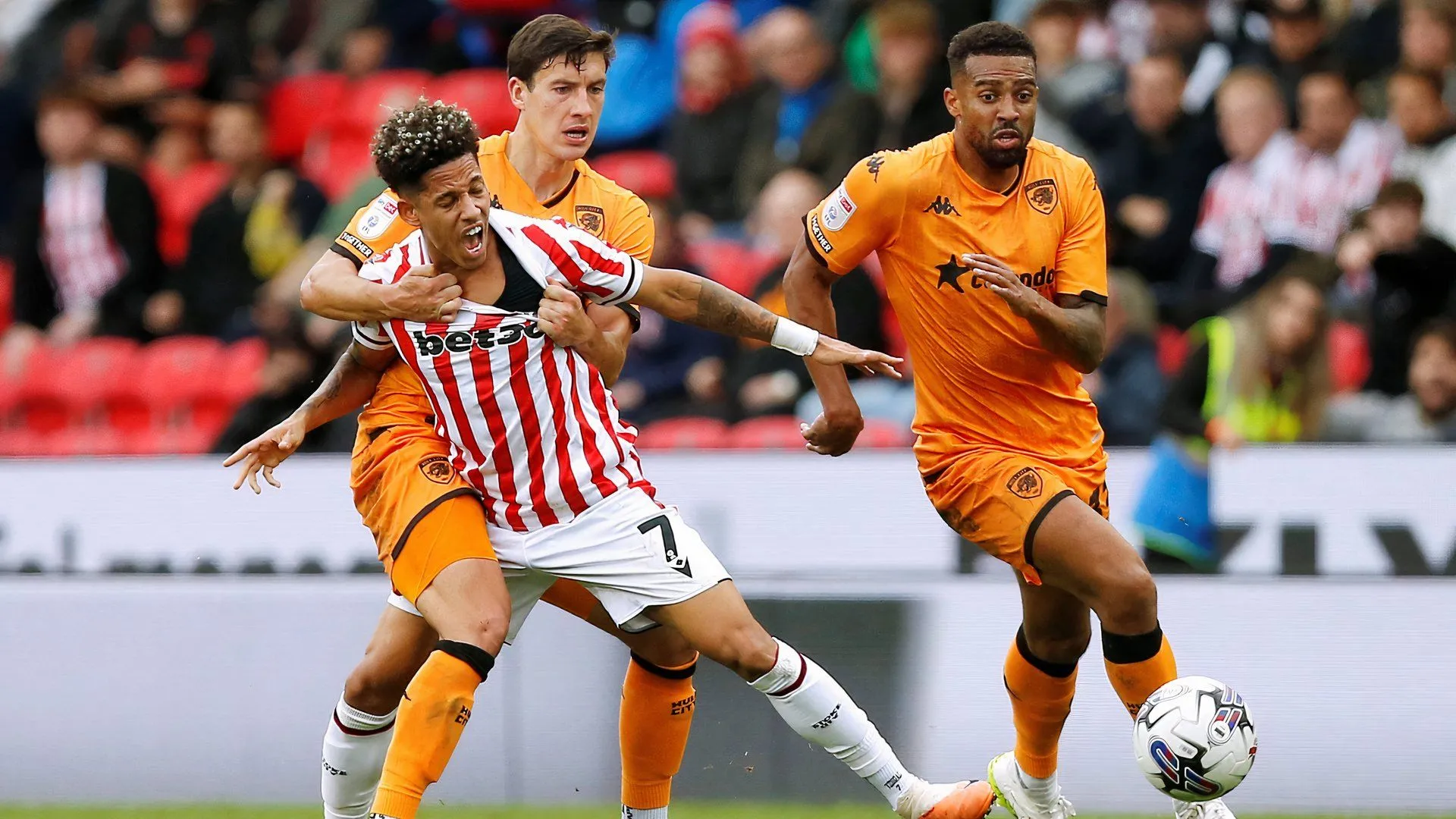 Tiền vệ Andre Vidigal trong màu áo Stoke City, người từng ghi bàn chớp nhoáng nhưng nay bị gạt khỏi kế hoạch đội một.
