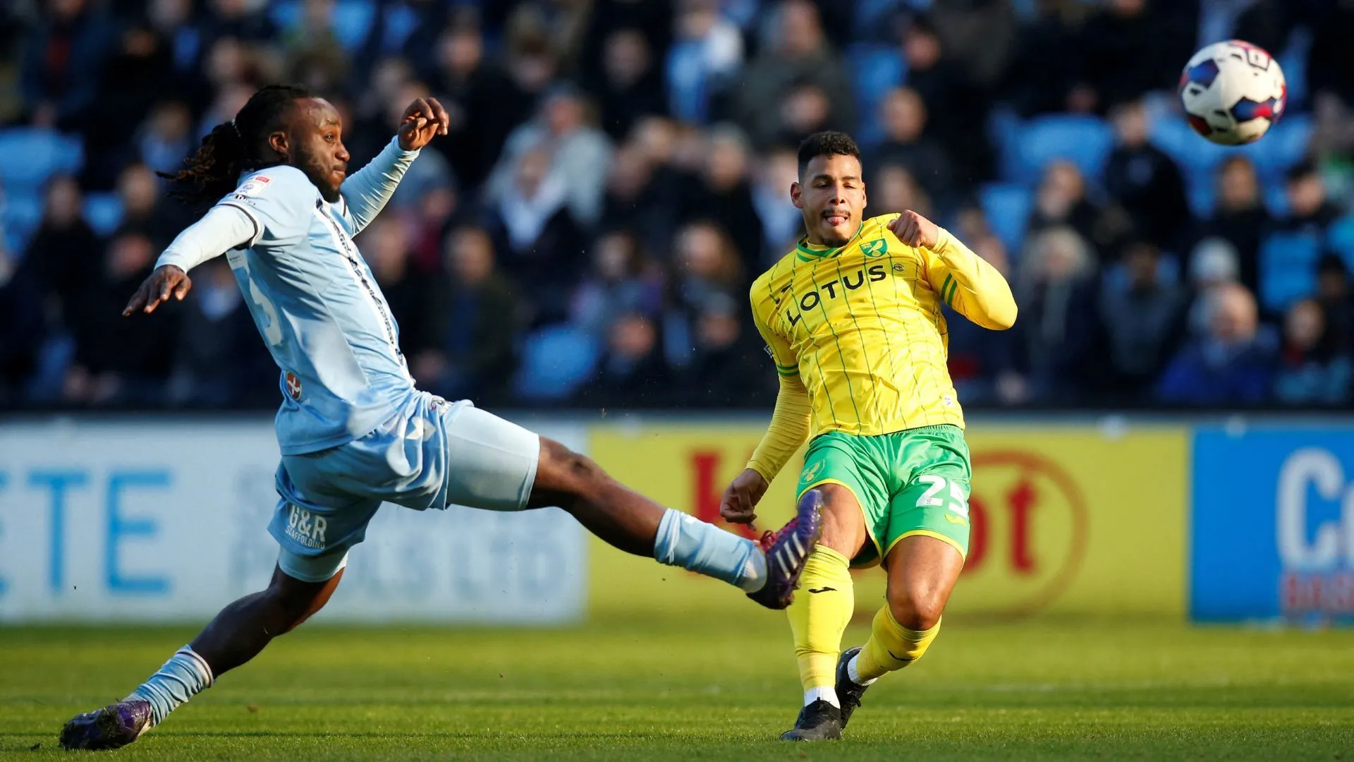 Tiền vệ Onel Hernandez, mục tiêu chuyển nhượng của Sheffield Wednesday bị EFL cấm cản