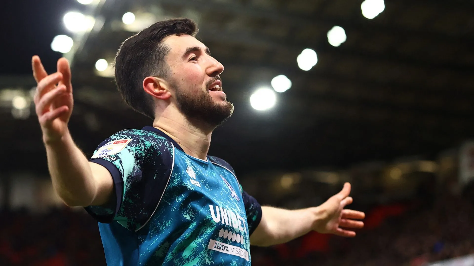 Finn Azaz, cầu thủ tấn công của Middlesbrough (nay đã chuyển sang Southampton)