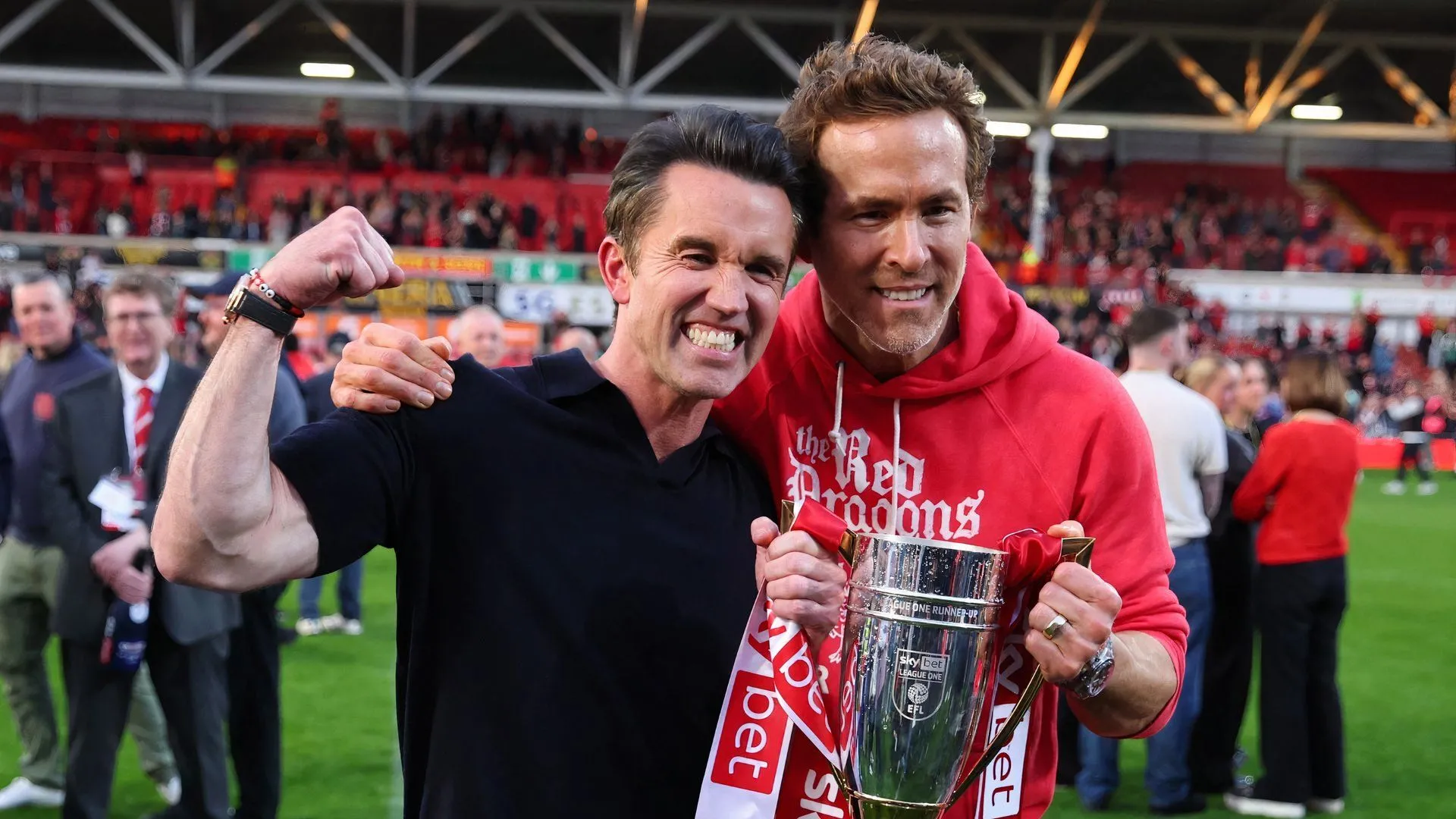 Hai ông chủ Hollywood Ryan Reynolds và Rob McElhenney của Wrexham
