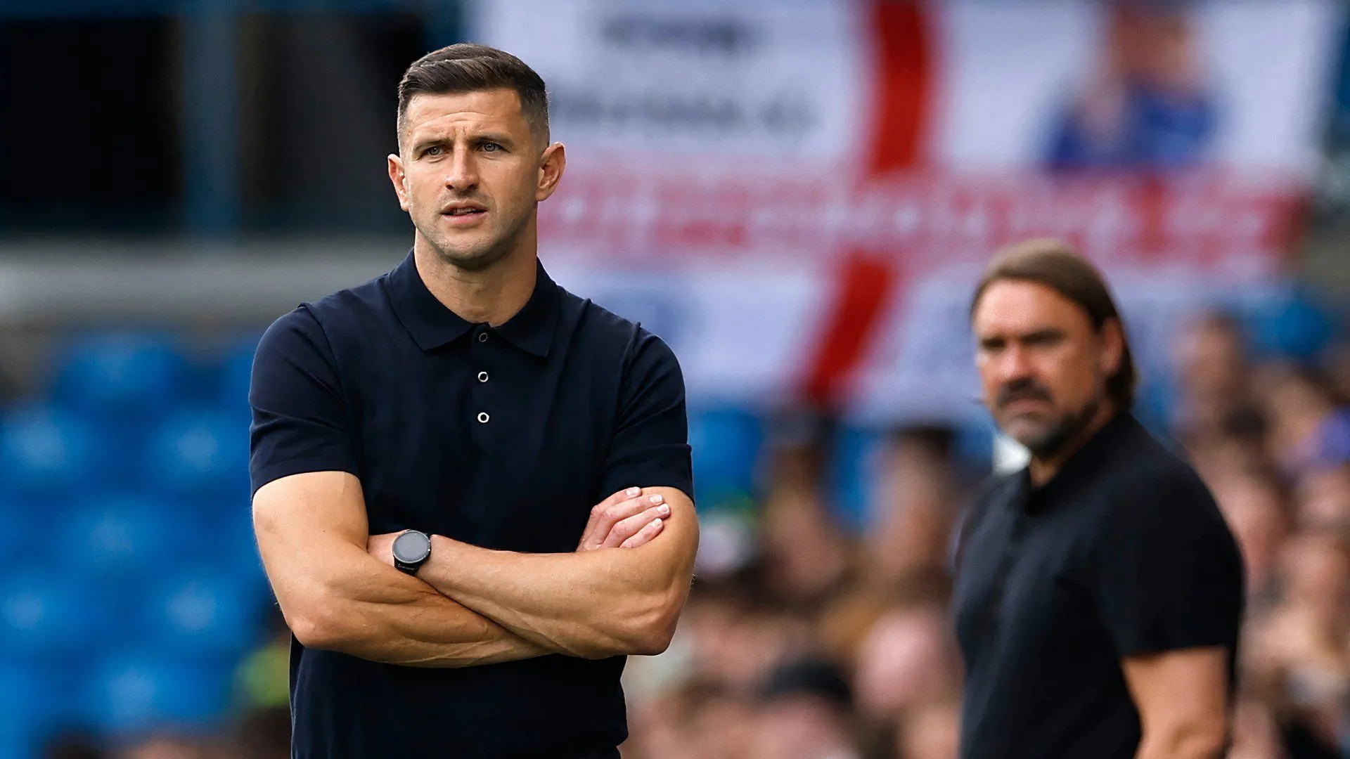 HLV John Mousinho của Portsmouth trong trận đấu căng thẳng
