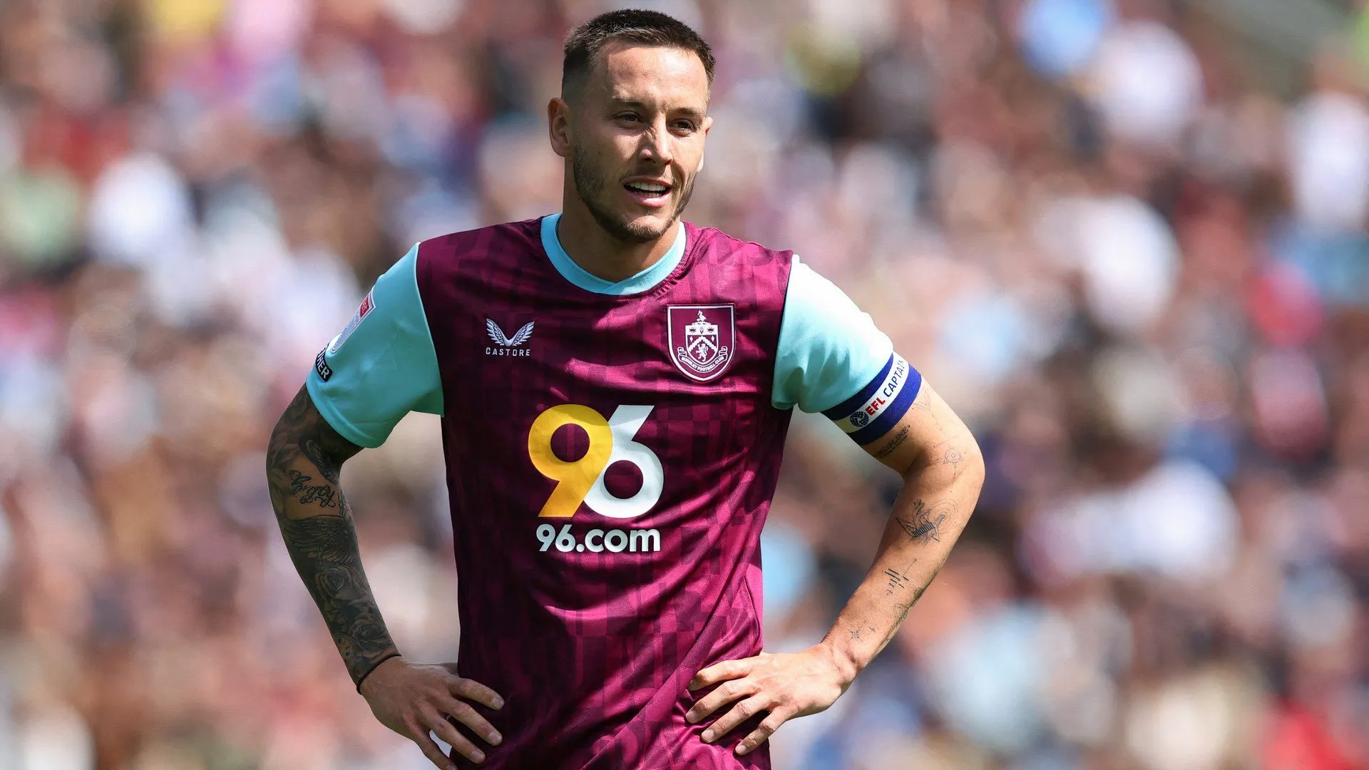 Josh Brownhill bùng nổ giúp Burnley thăng hạng Ngoại Hạng Anh