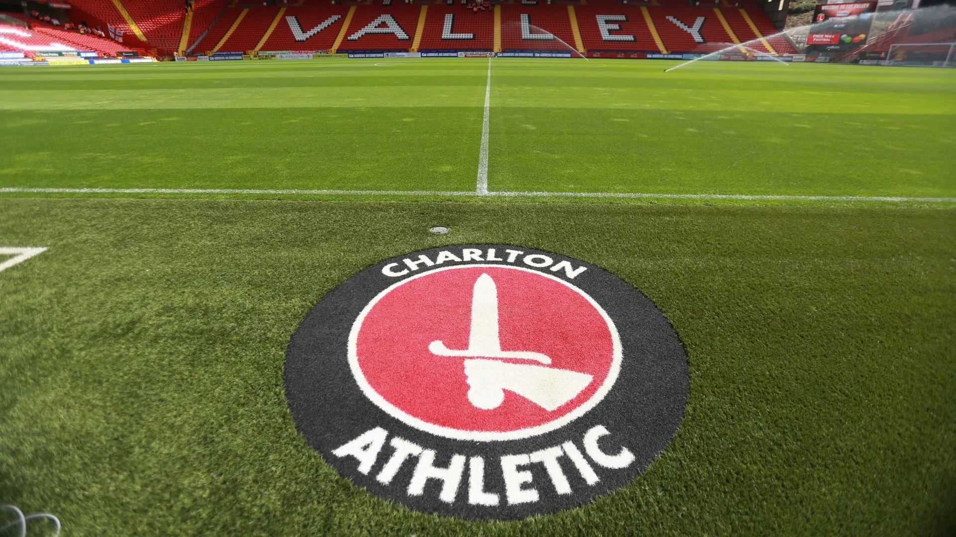 Sân vận động The Valley, &quot;thánh địa&quot; của Charlton Athletic, nơi ươm mầm các tài năng trẻ như Rob Apter.