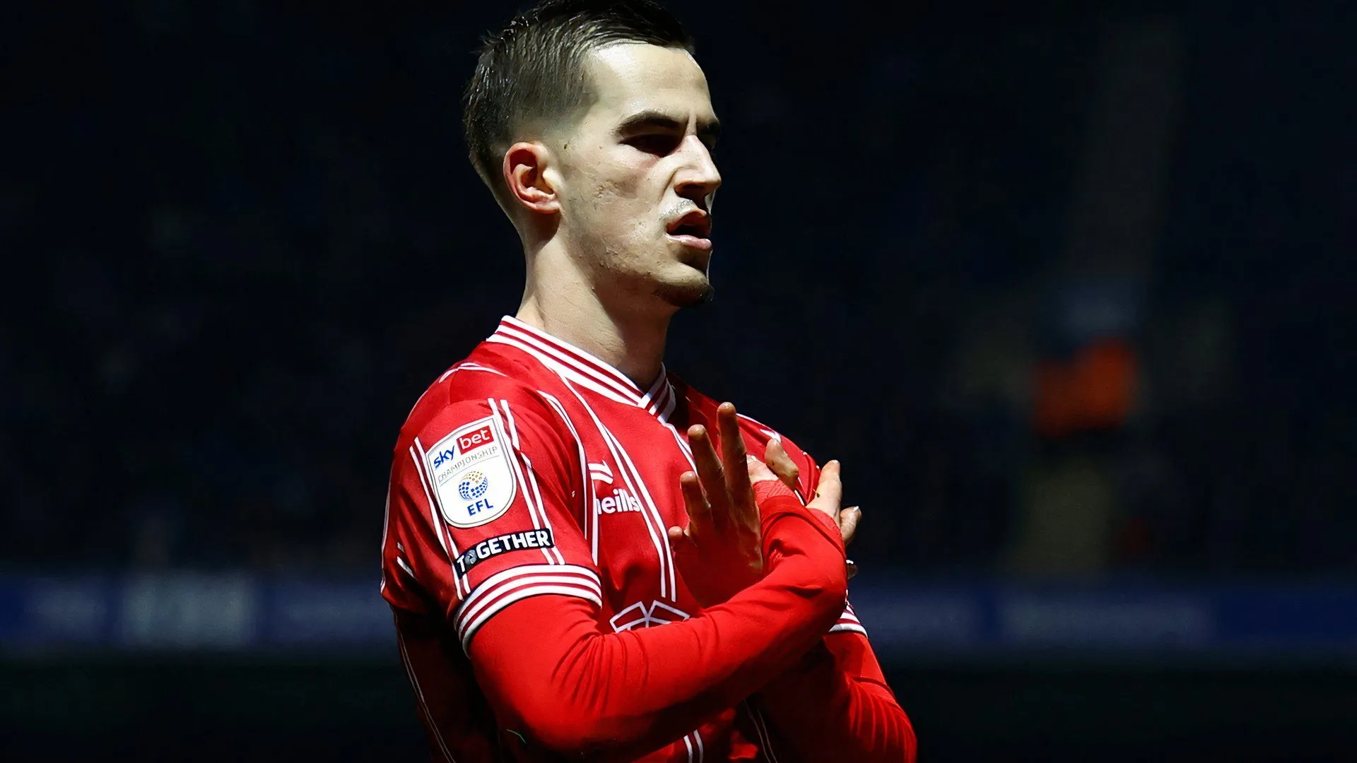 Anis Mehmeti ăn mừng bàn thắng, ngôi sao nhỏ nhưng mang tầm ảnh hưởng lớn cho Bristol City ở mùa giải này