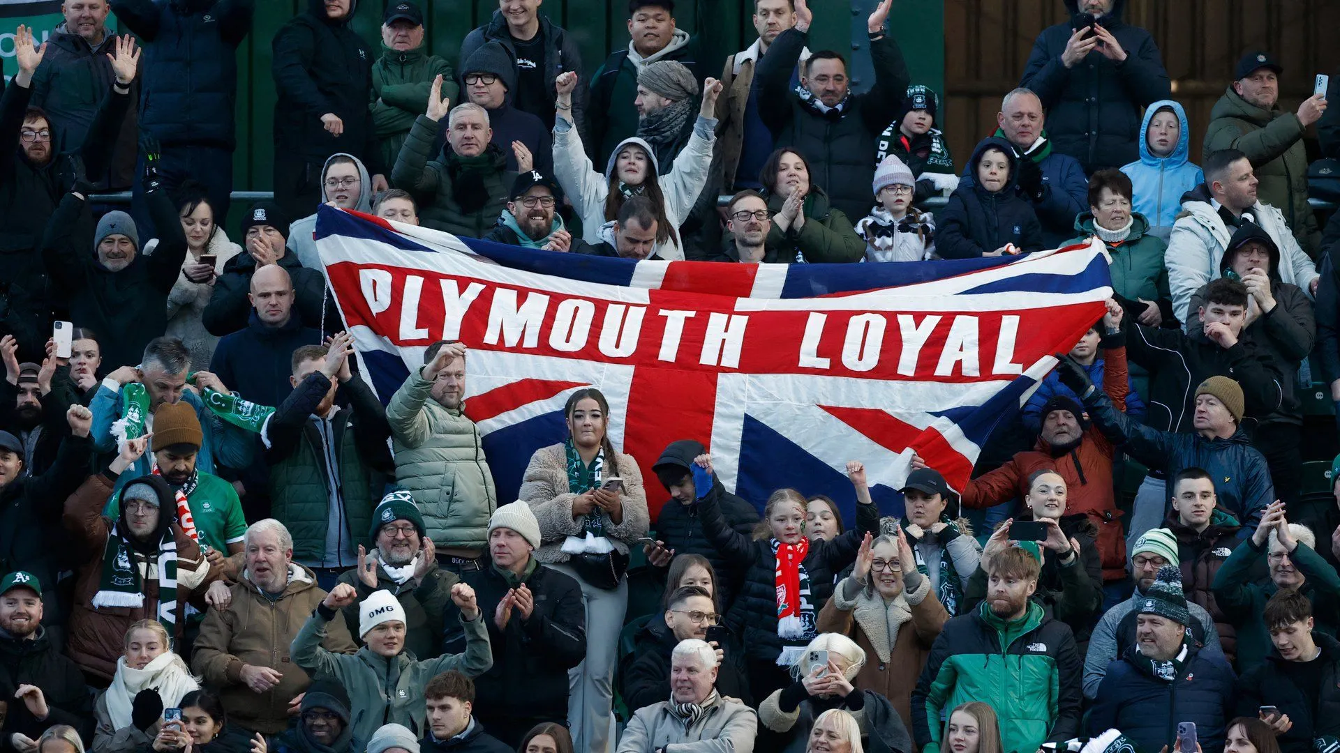 Cổ động viên Plymouth Argyle lo lắng, kêu gọi thay đổi ban lãnh đạo