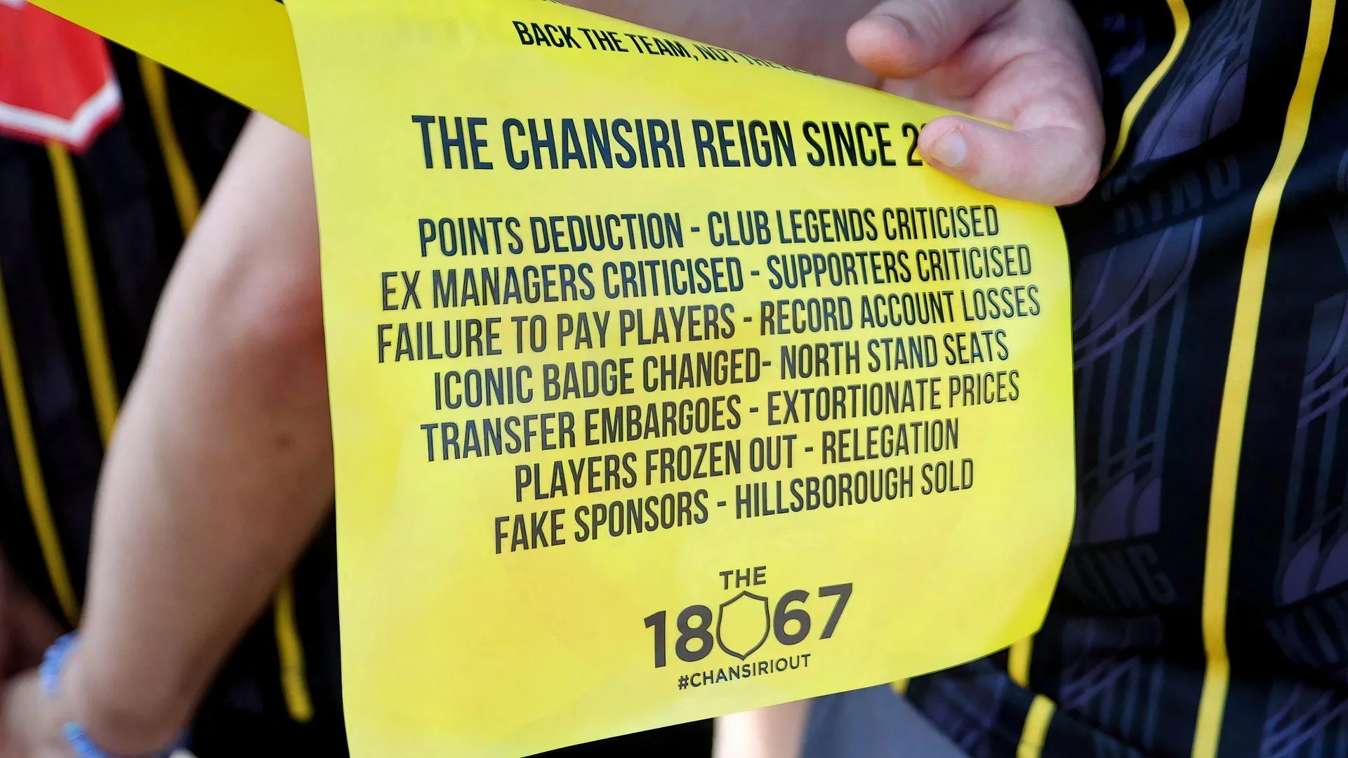 Cổ động viên Sheffield Wednesday xuống đường phản đối chủ sở hữu vì tình hình CLB