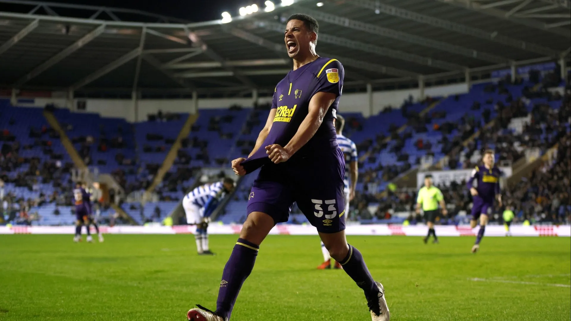 Curtis Davies trên sàn đấu từ thiện, cựu sao Derby áp đảo