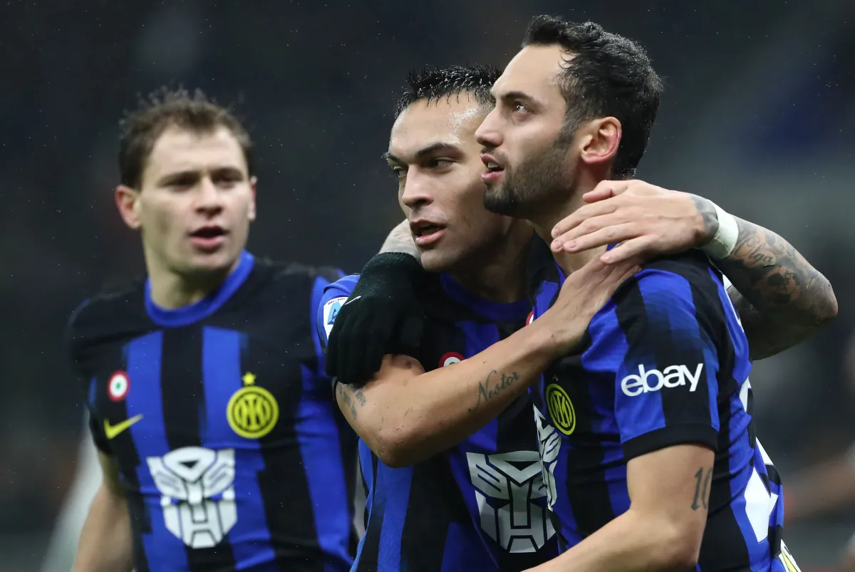 Hakan Calhanoglu mừng bàn trong màu áo Inter, minh họa cho sức mạnh tấn công đáng gờm của Nerazzurri