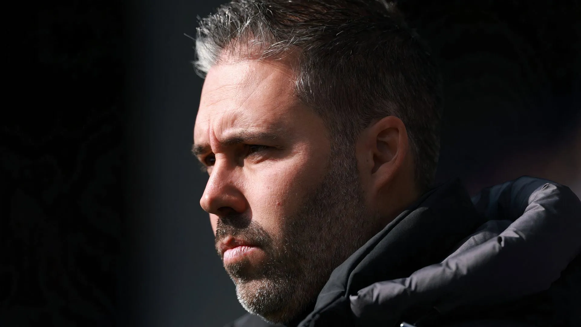 HLV Marti Cifuentes chỉ đạo trên sân, bối cảnh áp lực ở King Power và chiến lược mùa giải