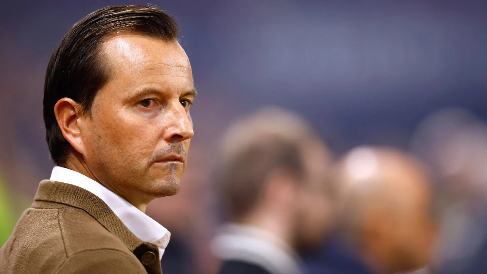 Julien Stephan chỉ đạo đội hình QPR trong buổi tập, xây dựng chiến thuật tận dụng tốc độ Burrell