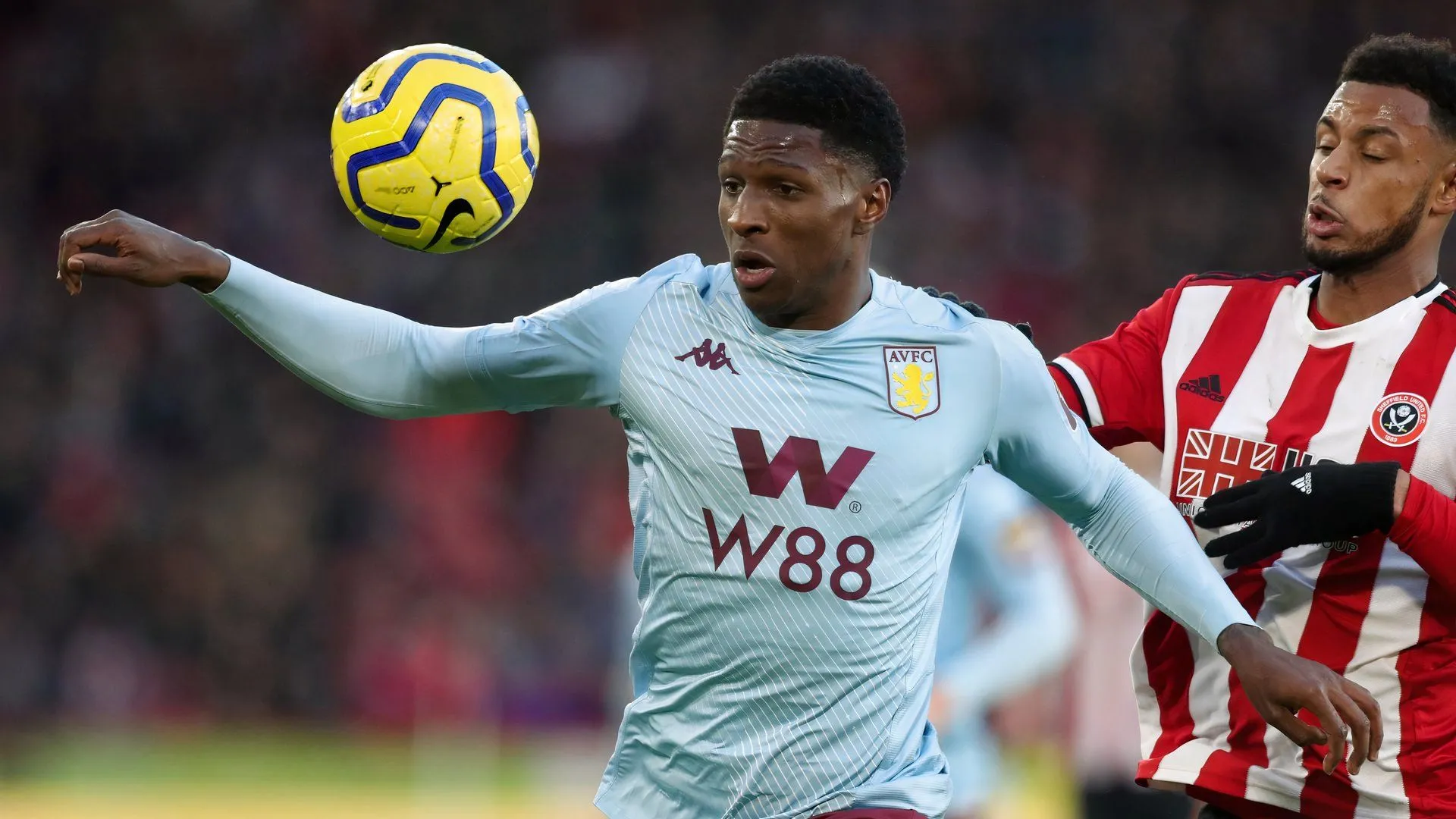 Kortney Hause, trung vệ từng chơi cho Wolves và Aston Villa, trở thành cầu thủ tự do sau chấn thương
