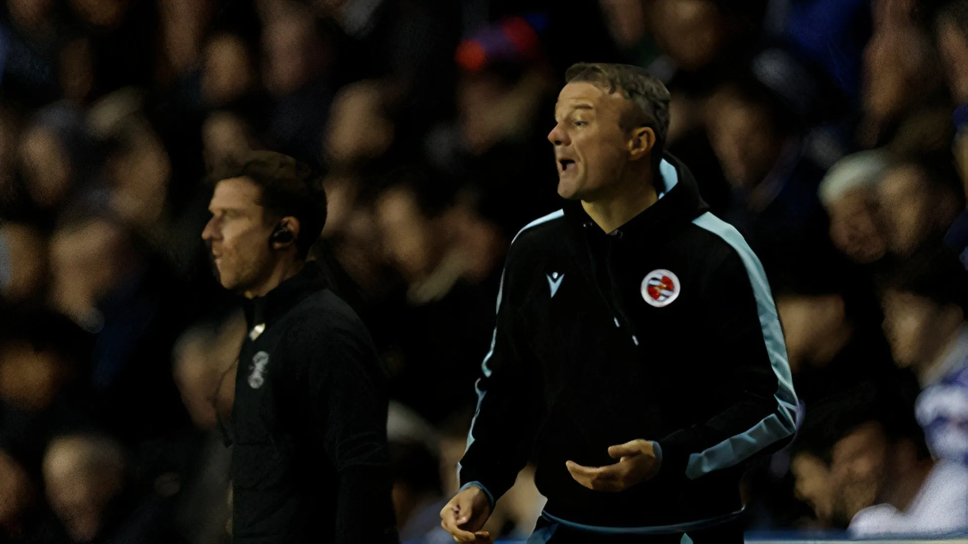 Noel Hunt trong màu áo Reading - HLV bị sa thải sau trận hòa 1-1 với Doncaster