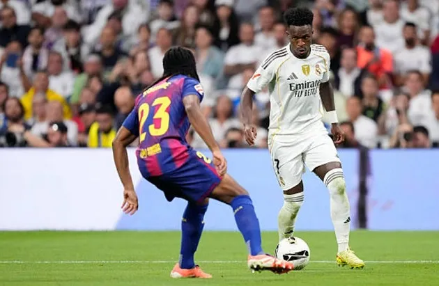 Vinicius khuấy đảo hành lang trái, khiến hàng thủ Barca phải căng mình chống đỡ trong El Clasico