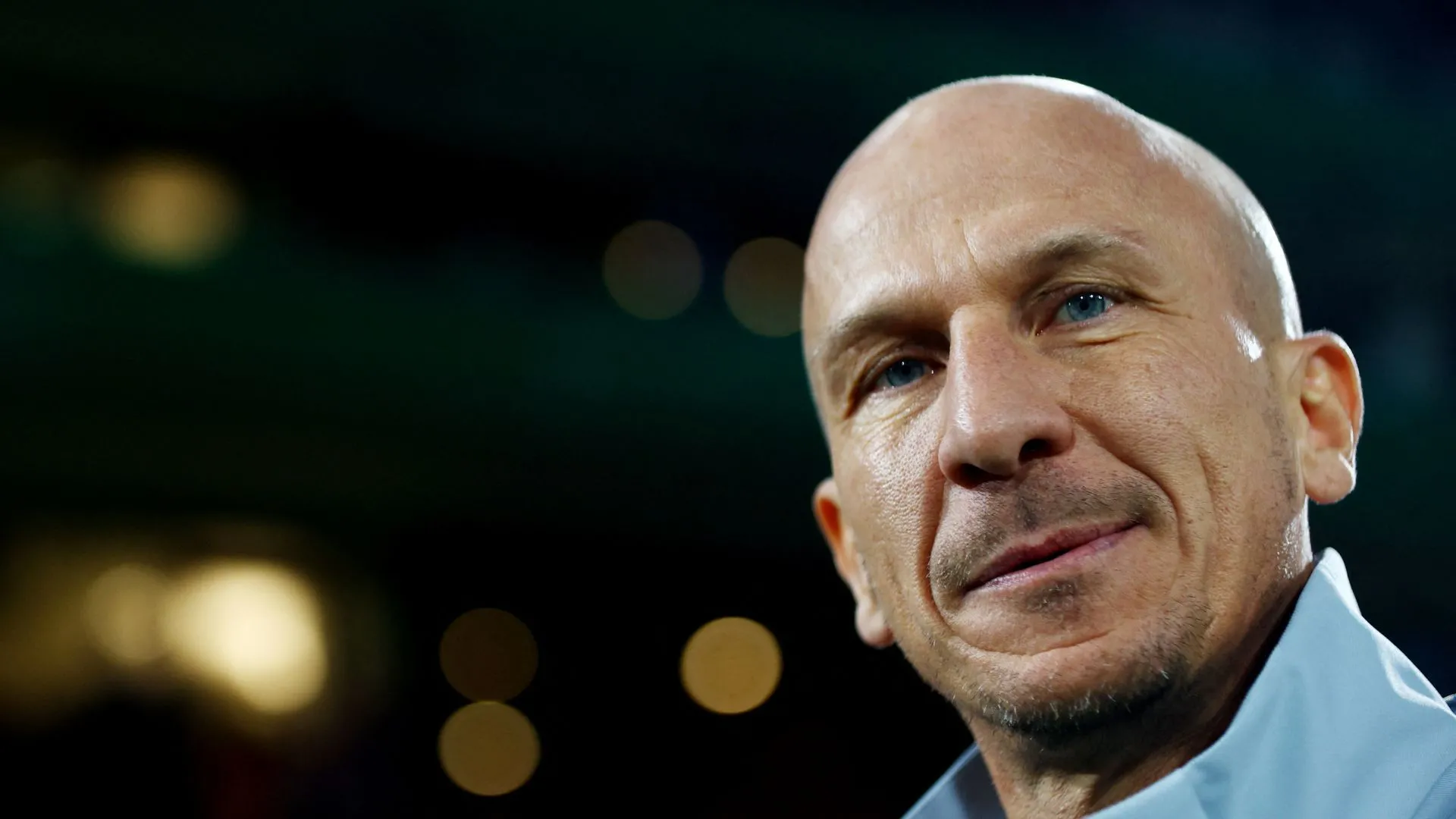 Gerhard Struber, huấn luyện viên Bristol City, đang hướng dẫn đội trong các buổi tập luyện