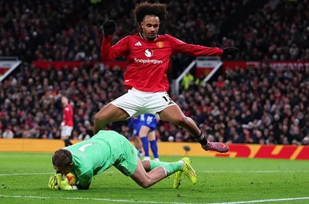 Joshua Zirkzee – 6.3/10 điểm: Thi đấu mờ nhạt nhất, chủ yếu gây chú ý với pha tranh cãi cùng Tarkowski và cú đánh đầu bị Pickford cản phá ngoạn mục.