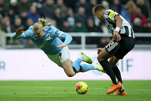 Thiaw phong tỏa được Haaland trong trận đấu